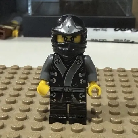 LEGO Ninjago Cole The final battle (slight damage to mask) Minifigure 