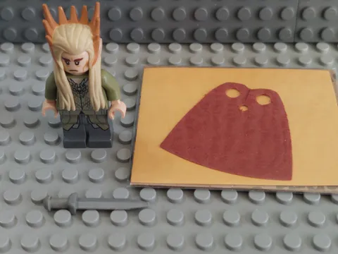 Lego 79012 Lord of the Rings  - Thranduil Minifigure with cape - Used