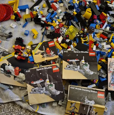 LEGO Bulk Lot w/ Instructions 442 Space Shuttle 452 Mobile Tracking 6822 6842