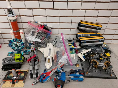 Huge Lot of Used Legos 29 LBS Lego City and Mixed Bricks Avengers Train City Mix