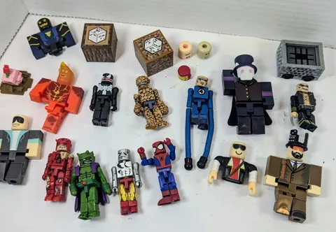 Minecraft people blocks parts  Spiderman Qty 21 used Nice!