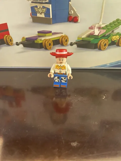 Lego Disney Jessie Toy Story Minifigure from set 43264 dis182