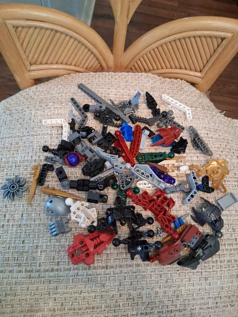 LEGO BIONICLE Hero Factory Bulk Lot 30+ Assorted Parts Pieces (C)