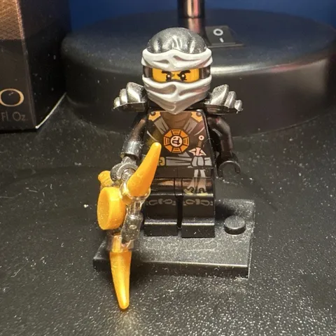LEGO NINJAGO Minifigure Black Ninja with Silver Helmet & Gold Weapon