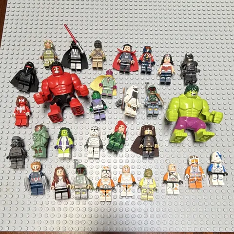 LEGO Star Wars/Marvel/DC 1 RANDOM Minifigure (READ)