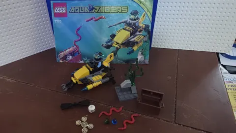 Lego Set 7770 Deep Sea Treasure Hunter 100% complete 