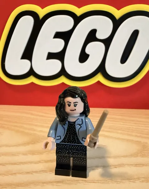 Lego Harry Potter Mary Cattermole Minifigure With Accessory