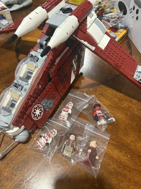 LEGO Star Wars: Coruscant Guard Gunship (75354)used With All Figs