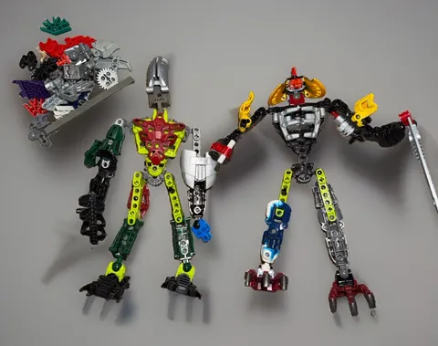 Lego Bionicle Buildable Action Figures 2009 and Similar Lot of 2 Technic