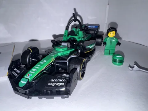 LEGO Speed Champions Aston Martin Aramco F1 AMR24 77245 w/ Minifigure, 269 pcs