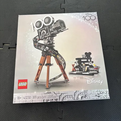 LEGO Disney Walt Disney Tribute Camera 43230 Disney Fan Building Set, New