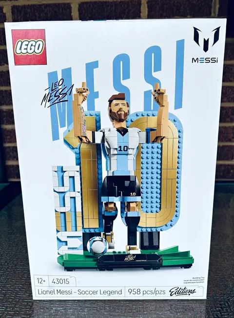 LEGO Icons Lionel Messi Soccer Legend 43015 Set 958 Pieces 12+ 2-in-1 Limited