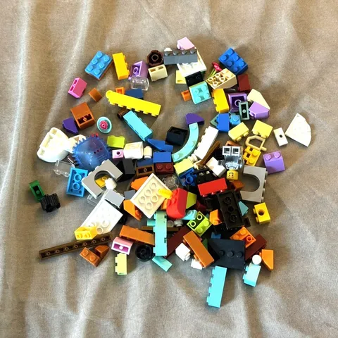 Lego Pieces Assorted Used Weight      04.7 Oz