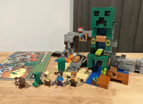 LEGO Minecraft The Creeper Mine Set 21155