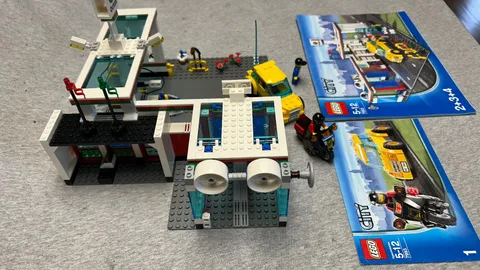 LEGO CITY Service Station 7993 Complete Retired Motorcycle Car Wash 2 Mini Figs