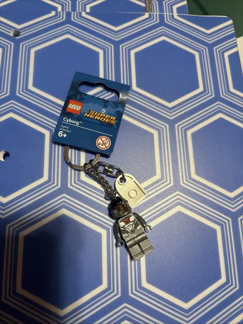LEGO Cyborg DC Super Heroes Minifigure Keychain 853772 6+ (2015)