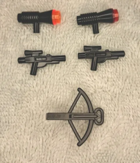 LEGO Star Wars weapons lot (2) Blasters (2) Megaphone Blasters (1) Crossbow