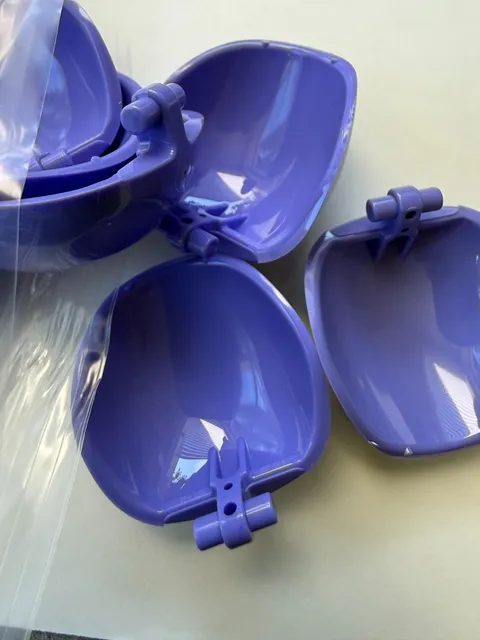 LEGO-NEW-#1686-BLUE VIOLET-ARMOR/ROUND/SMOOTH/BAR ENDS/PETAL-1 (ONE) PIECE