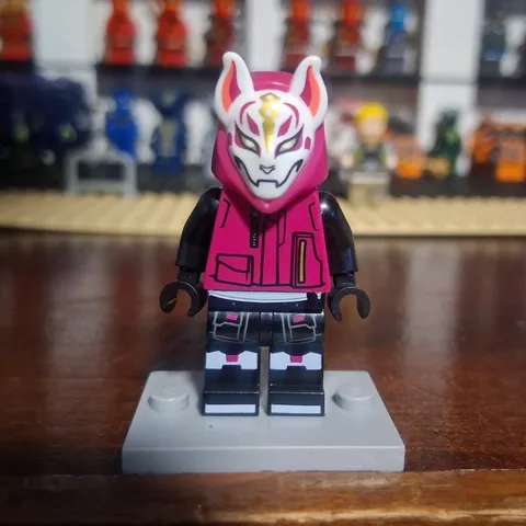 LEGO Fortnite Minifigures Pink Hooded Character White Horned Mask Black Legs