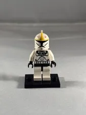 Lego Minifigure Clone Trooper Pilot (Phase 1) Yellow Markings, Large Eyes sw0191