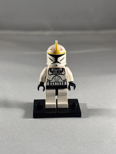 Lego Minifigure Clone Trooper Pilot (Phase 1) Yellow Markings, Large Eyes sw0191
