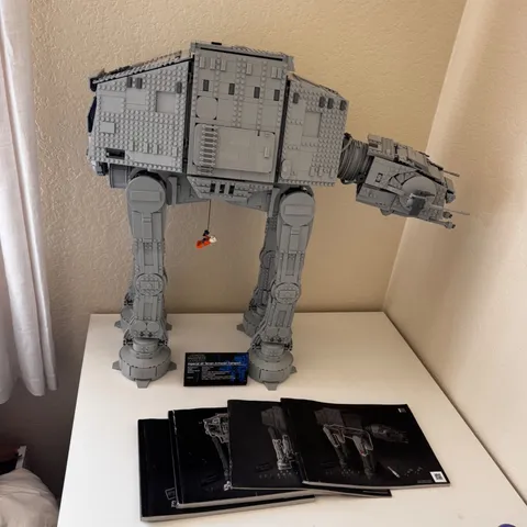 LEGO Star Wars UCS AT-AT 75313 99% Complete With Instructions & 7 Minifigures