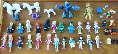 LEGO PARTS/PIECES 6 lbs. Minifigs, Wheels Windows + more 1000+ Pieces See Desc