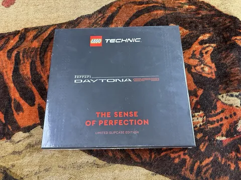 Lego Technic Ferrari Daytona SP3 The Sense Of Perfection Numbered 1424/5000 New