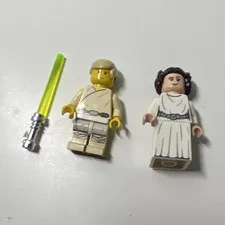 LEGO Star Wars Minifigure Lot of 2 - Princess Leia and Luke w/chrome lightsaber.