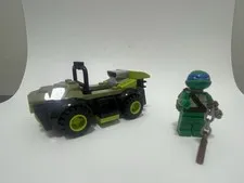 Lego TMNT Leonardo Minifigure With Turtle Lair Car