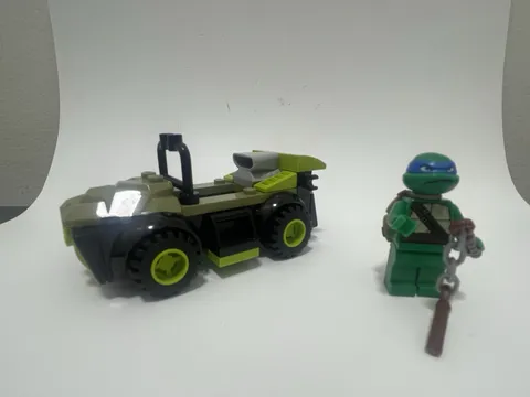 Lego TMNT Leonardo Minifigure With Turtle Lair Car