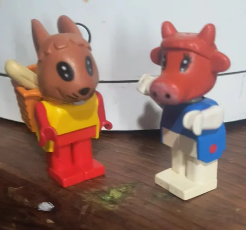 Vintage Legos Fabuland Rufus the rabbit & Carla the Cow 