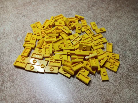 LEGO BULK LOT OF 100 YELLOW 1X2  MODIFIED PLATE WITH JUMPER STUD #3794