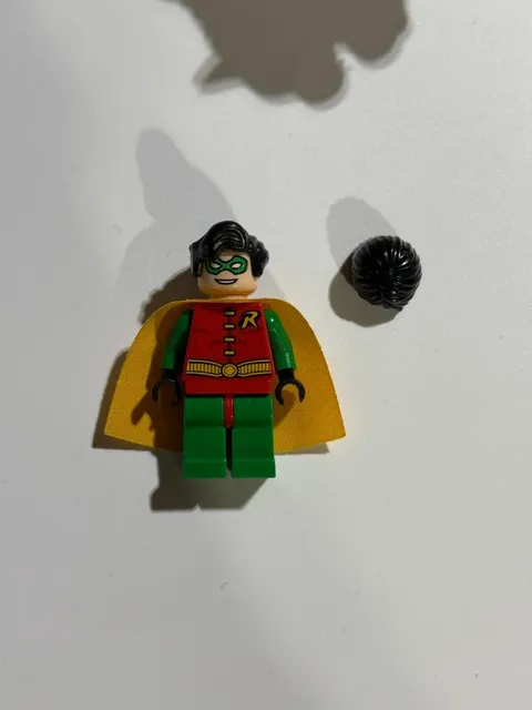 LEGO 2006 Robin Minifigure Batcave Batman DC Vintage Wavy Hair and Short Hair