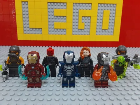 LEGO Avengers Super Heroes Minifigure Set Model 76166 Iron Man Black Widow