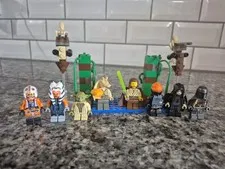 LEGO Star WarsNaboo Swamp Minifigs + 6 Other Yoda Palpatine Luke Fennec Din 