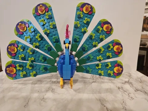 LEGO CREATOR: Exotic Peacock (31157)