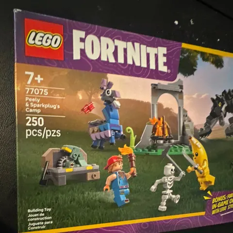 LEGO Fortnite Peely & Sparkplug's Camp 77075 250pcs 7+ In-Game Outfit