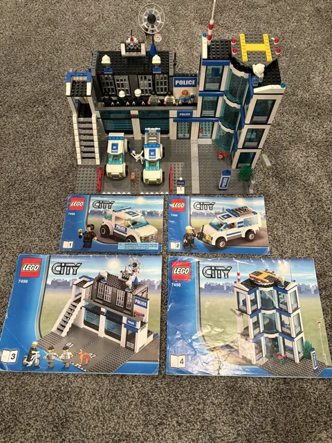 LEGO City: Police Station (7498) 100% Complete with Instructions