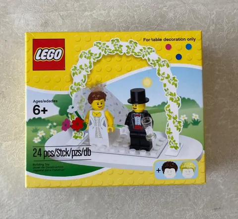 LEGO 853340 Wedding Bride & Groom NEW IN SEALED BOX - Retired