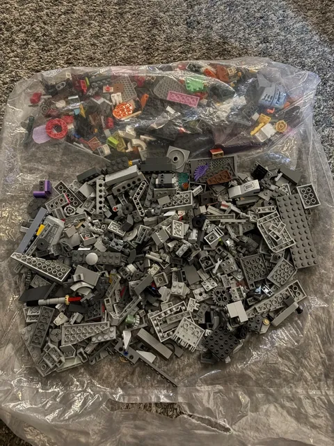 Bulk lego lot, Star Wars pieces, Minecraft, Lego city, over 10,000 pieces