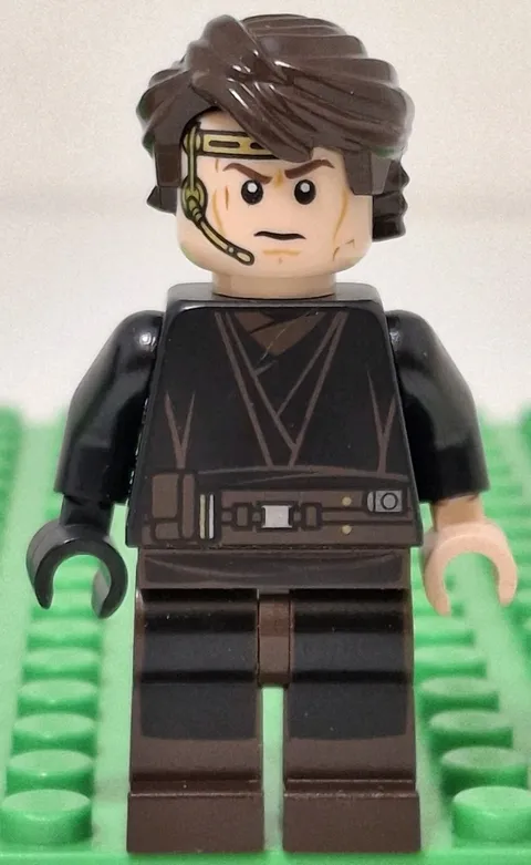 Lego Star Wars Anakin Skywalker Minifigure sw0526 LEG HAS CRACK ON FOOT