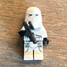 LEGO Star Wars snow trooper guy wrong head            Little scratch on the legs