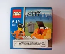 Lego City 5611 Public Works minifigure worker garbage can dumpster wheelbarrow