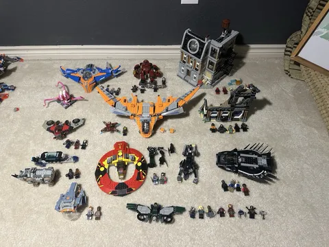 Huge LEGO Marvel Lot 10+ Sets 40+ Figs Mostly Complete and Great Condition