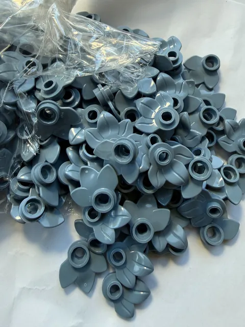 LEGO-NEW-#32607-SAND BLUE-ROUND PLANT PLATE  1 X 1 W/ 3 LEAVES-20 PIECES