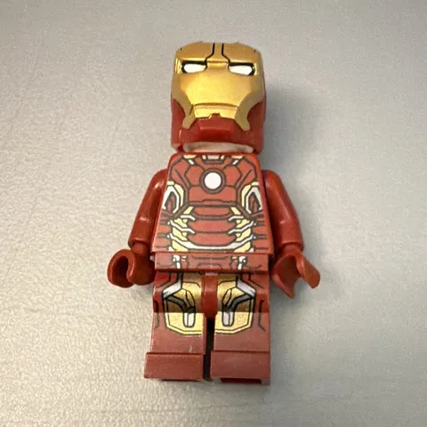 LEGO Iron Man Minifigure Red/Gold Armor with Helmet Plastic 5+
