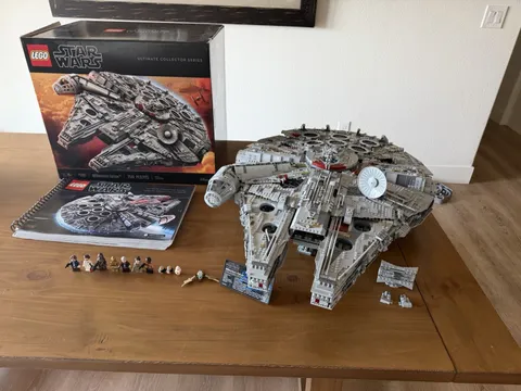 LEGO Star Wars: Millennium Falcon (75192) Used Good Condition Box + Instructions