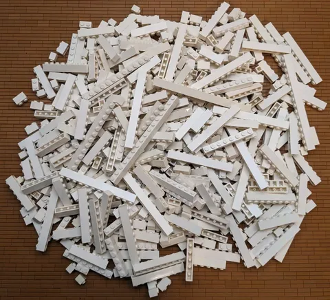 LEGO Bricks 600pcs 1x1 1x2 1x3 1x4 1x6 1x8 2x2 1x Wide Corner Cleaned MOC White