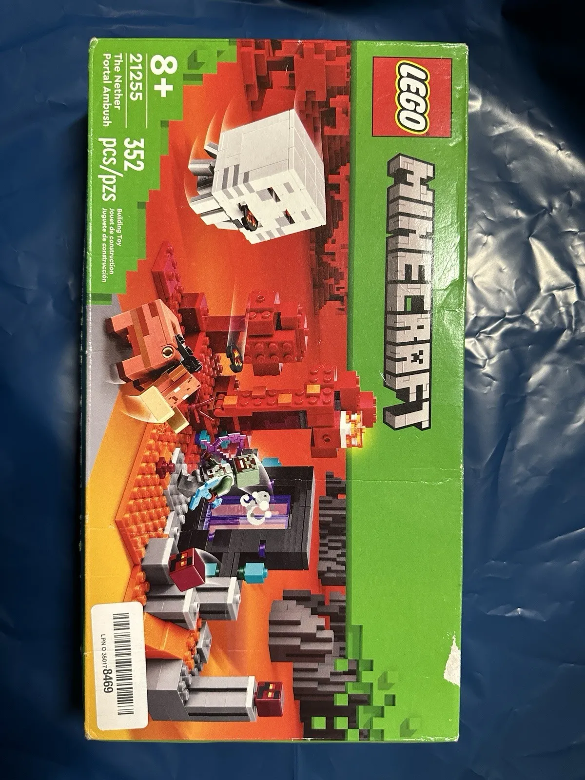 LEGO Minecraft The Nether Portal Ambush Adventure Set 21255 NEW - Damage Box